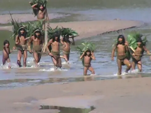 La tribu Mashco Piro se encuentra ubicada en la región amazónica de Perú,